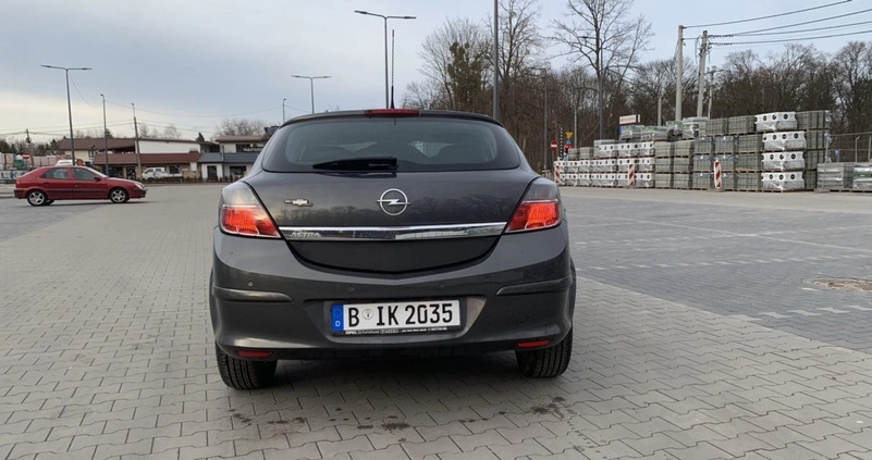 Opel Astra cena 8800 przebieg: 194000, rok produkcji 2009 z Piaseczno małe 46